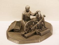 Статуэтка-миниатюра "Изобретатель Готтлиб Даймлер"