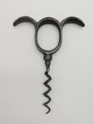 Штопор с отверстиями для пальцев