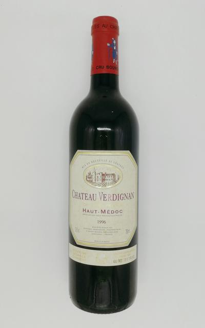 Вино 1996 "Chateau Verdignan". Упаковка не повреждена. Этикетка в хорошей сохранности. В комплект входит подарочная упаковка в виде футляра для бутылки