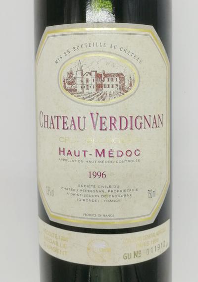 Вино 1996 &quot;Chateau Verdignan&quot;. Упаковка не повреждена. Этикетка в хорошей сохранности. В комплект входит подарочная упаковка в виде футляра для бутылки