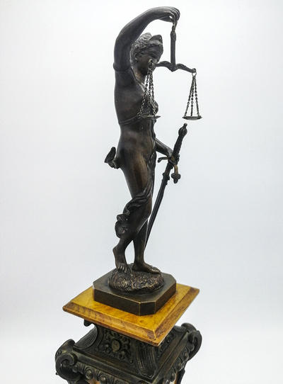 Скульптура "Фемида". Автор Hermann Eichberg, бронза, конец XIX века