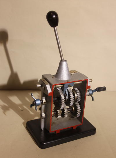 Модель коробки передач. Учебная модель механической коробки передач автомобиля.