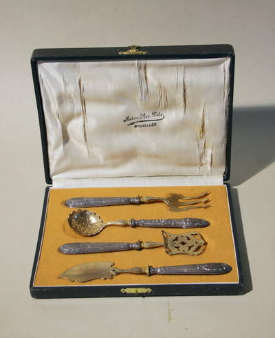 Набор для десерта. Серебро 900° Франция. Первая половина XIX века.,