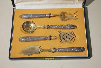 Набор для десерта. Серебро 900° Франция. Первая половина XIX века.,