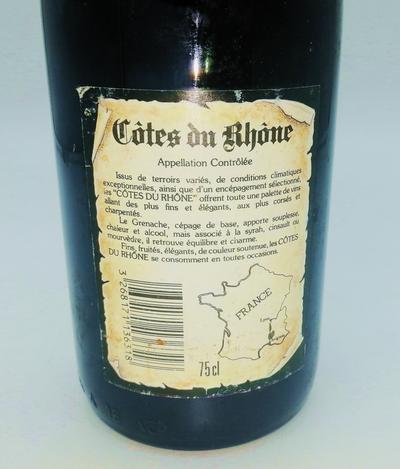 Вино 1992 &quot;Cotes du Rhone&quot;. Упаковка не повреждена. Этикетка в хорошей сохранности. В комплект входит подарочная упаковка в виде футляра для бутылки