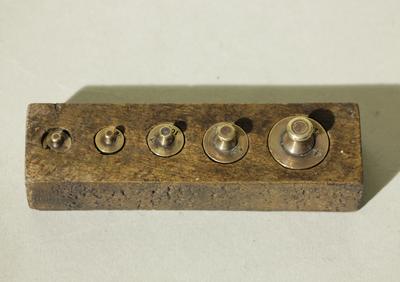 Разновес. Западная Европа. Начало XX века.