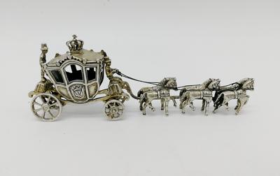 Миниатюра из серебра "Королевская карета". Западная Европа, Начало XX века. Серебро 835*, Вес 66,4 гр.