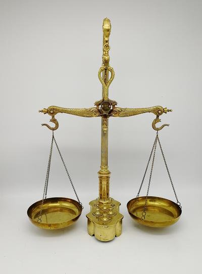Коромысловые весы. Равноплечие коромысловые весы с подвесными чашками. Середина XIX века