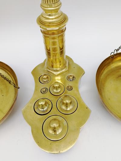 Коромысловые весы. Равноплечие коромысловые весы с подвесными чашками. Середина XIX века