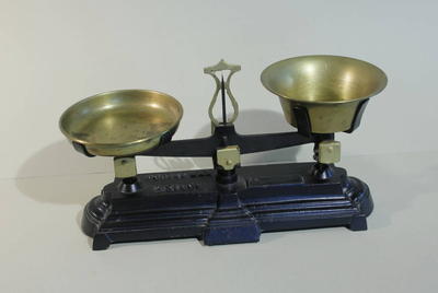 Весы чашечные. Западная Европа. Конец XIX - начало XX века.