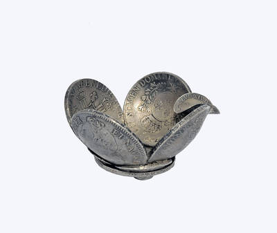 Пепельница из 5 французских монет. Достоинством в 1 экю