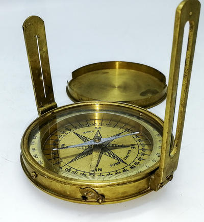Визирный компас в викторианском стиле. Лондон, середина XIX века