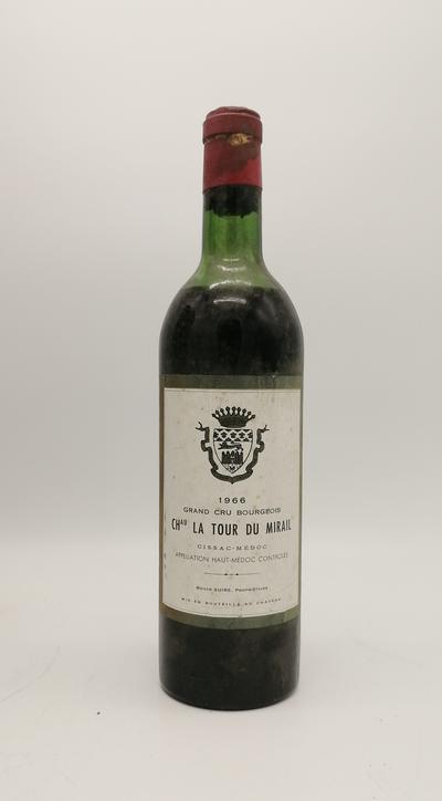 Вино 1966 &quot;Chateau LA TOUR DU MIRAIL&quot;. Год урожая 1966. Производитель Роджер Суир.