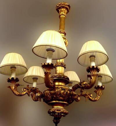 Люстра шестирожковая с позолотой. Италия, конец XIX века