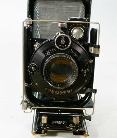Фотоаппарат "ZEISS IKON". Германия. Начало XX века.