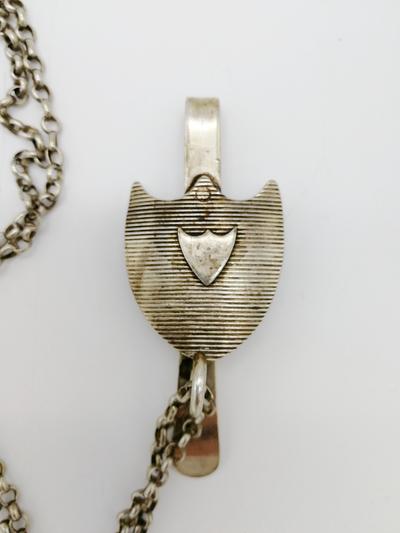 Ножницы с цепочной. Изготовлены в Голландии в 1832 г. Предмет в хорошей сохранности.