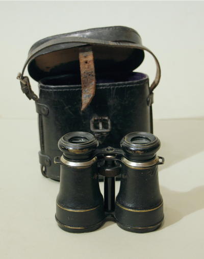 Бинокль с компасом. Прибор в оригинальном чехле и хорошем состоянии.
