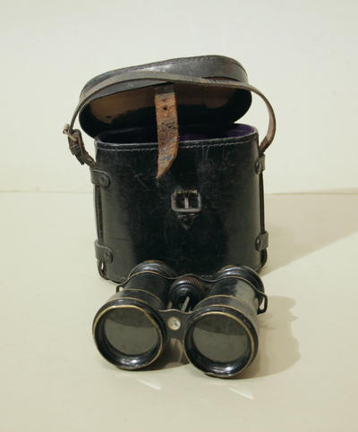 Бинокль с компасом. Прибор в оригинальном чехле и хорошем состоянии.