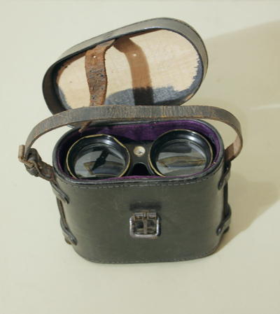 Бинокль с компасом. Прибор в оригинальном чехле и хорошем состоянии.