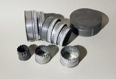 Комплект форм для теста. Надпись на коробке "G.J. BENIER DEN HAAC". Конец XIX - начало ХХ века.