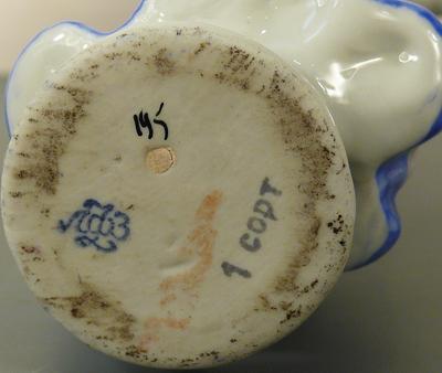 Статуэтка "Плясунья". Марка синяя "ЛФЗ" по бисквиту. Конец 1940-х годов.