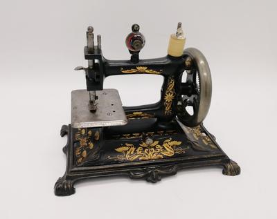 Миниатюрная швейная машинка. Bremer & Brückmann, Германия, конец XIX в.