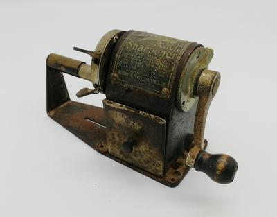 Точилка для карандашей "Dandy". Америка первая половина ХХ века.