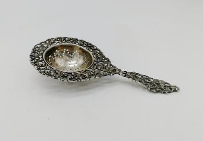 Ситечко для чая. Серебро 833 пр. с декором в стиле бидермейер. Англия 1932 г. в хорошей сохранности