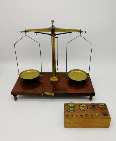Коромысловые весы. Англия, вторая половина XVIII - первая половина XIX вв.