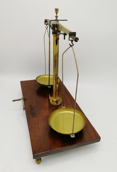 Коромысловые весы. Англия, вторая половина XVIII - первая половина XIX вв.