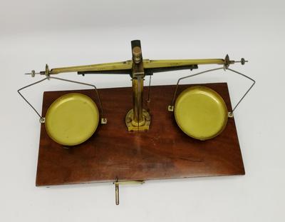 Коромысловые весы. Англия, вторая половина XVIII - первая половина XIX вв.
