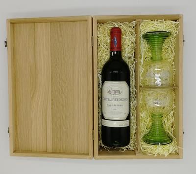 Вино 1996 "Chattau Verdignan" с парой "римских" бокалов. В набор входит бутылка вина "Chattau Verdignan" урожая 1996 года и пара "римских" бокалов для вина (рёмер, нем. R&#246;mer) нач. 20 века
