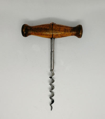 Штопор. Т -образный штопор с прямой тягой по часовой стр.. Хватка выполнена из древесины красного дерева. Исправен и в рабочем состоянии.