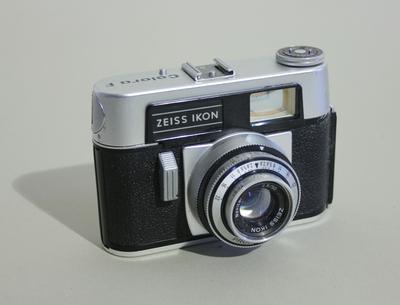 Фотоаппарат "Zeiss ikon COLORA F". Colora, Colora F — серия дальномерных фотоаппаратов. Производилась с 1960 года по 1965 год.