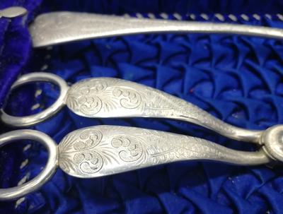 Футляр для хранения столовых приборов с 30 предметами. Англия. Вторая половина XIX века.