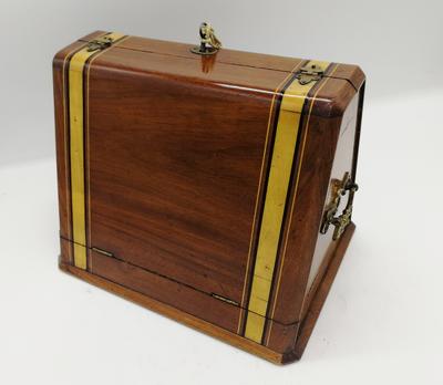 Футляр для хранения столовых приборов с 30 предметами. Англия. Вторая половина XIX века.