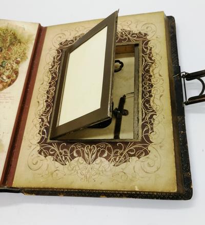Викторианский альбом для фотографий с музыкальным механизмом. Англия. Конец XIX - начало XX вв..