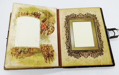 Викторианский альбом для фотографий с музыкальным механизмом. Англия. Конец XIX - начало XX вв..