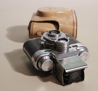 Фотоаппарат &quot;BOLSEY MODEL C&quot;. Двухобъективная пленочная фотокамера, производилась компанией Bolsey (США) с 1950 года по 1956 год.