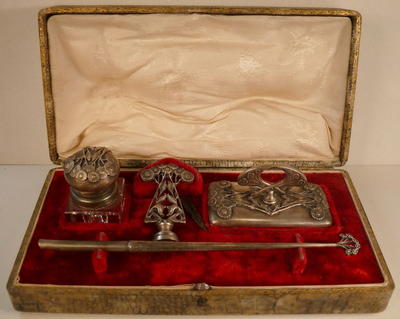 Письменный прибор в футляре. Серебро по реактиву.