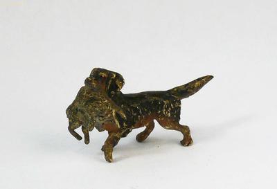 Статуэтка миниатюрная &quot;Охотничья собака с добычей&quot;. &quot;Венская бронза&quot;. Конец XIX - начало ХХ века.