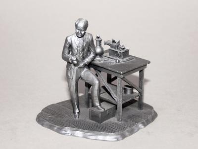 Миниатюра "Изобретатель Эдисон". Музейная копия.Конец ХХ века. Клеймо "DEUTSCHES MUSEUM Thomas Alva Edison. 1847-1931"