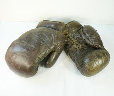 Перчатки боксерские. Англия. Фирма "Frank Bryan". 1920-1930-е годы.