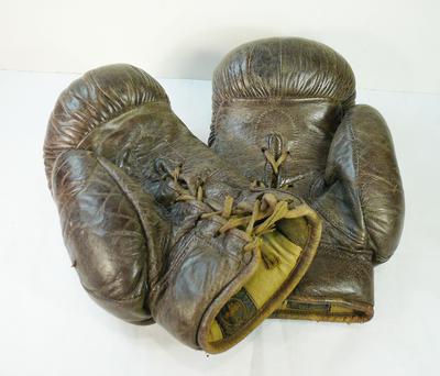 Перчатки боксерские. Англия. Фирма "Frank Bryan". 1920-1930-е годы.